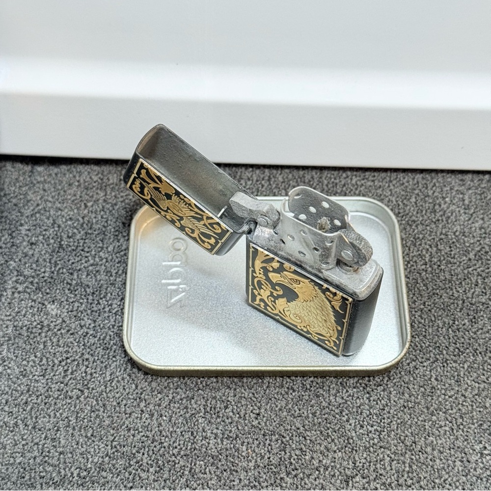 Zippo Lighter Toledo Fierce Guardian with 18ct Gold Leaf Inlay - Picture 7 of 8